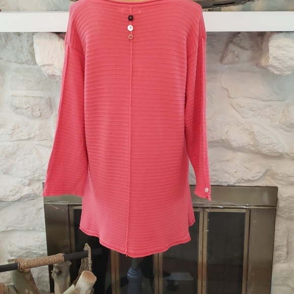 Top - Picture 2 of 6